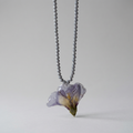 Collar corto flor lila