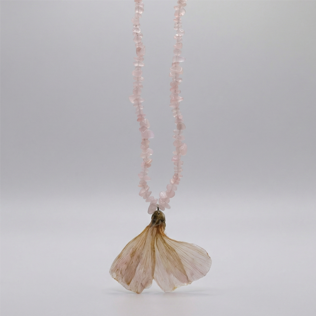 Collar corto flor rosa
