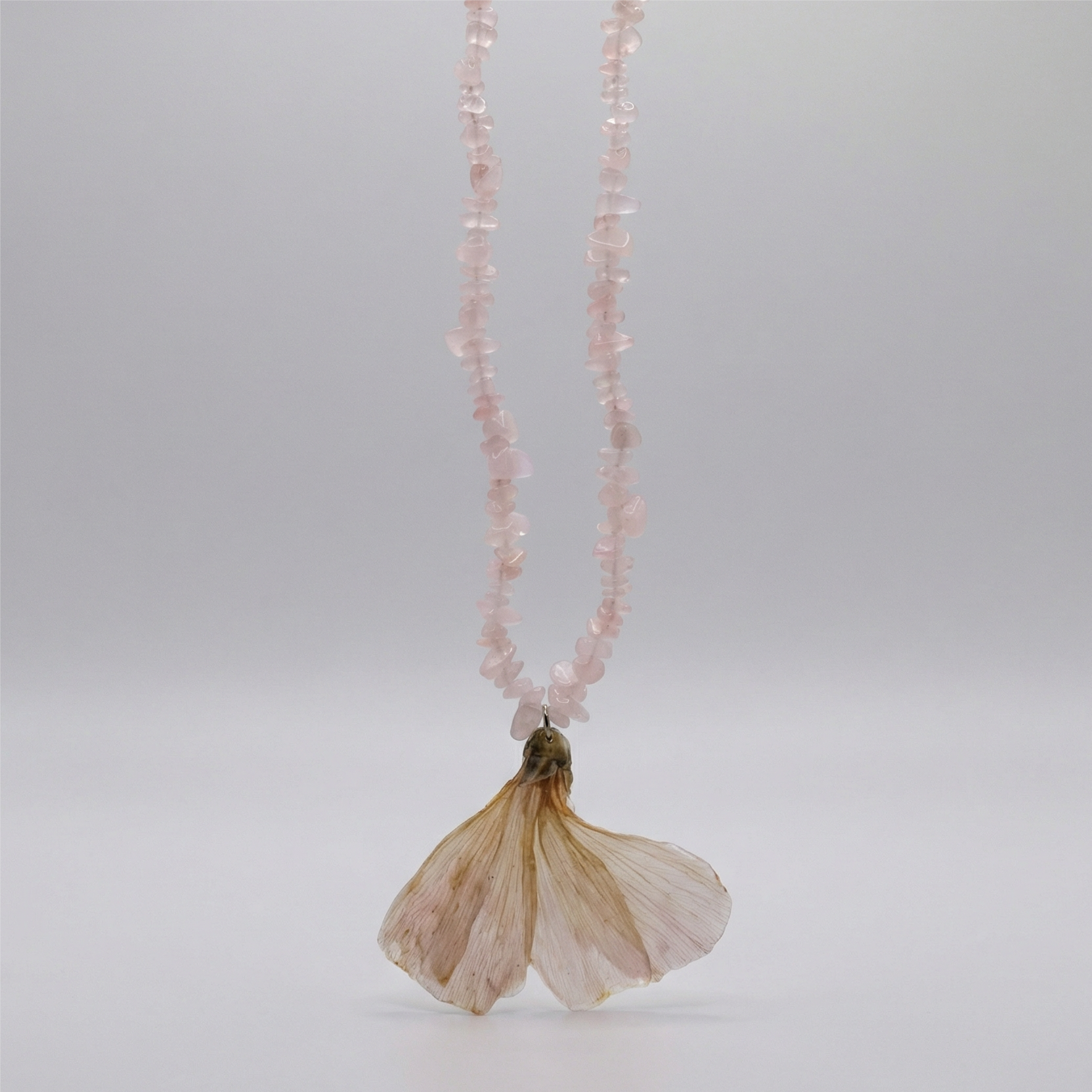 Collar corto flor rosa