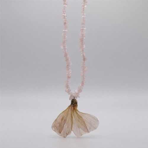 Collar corto flor rosa