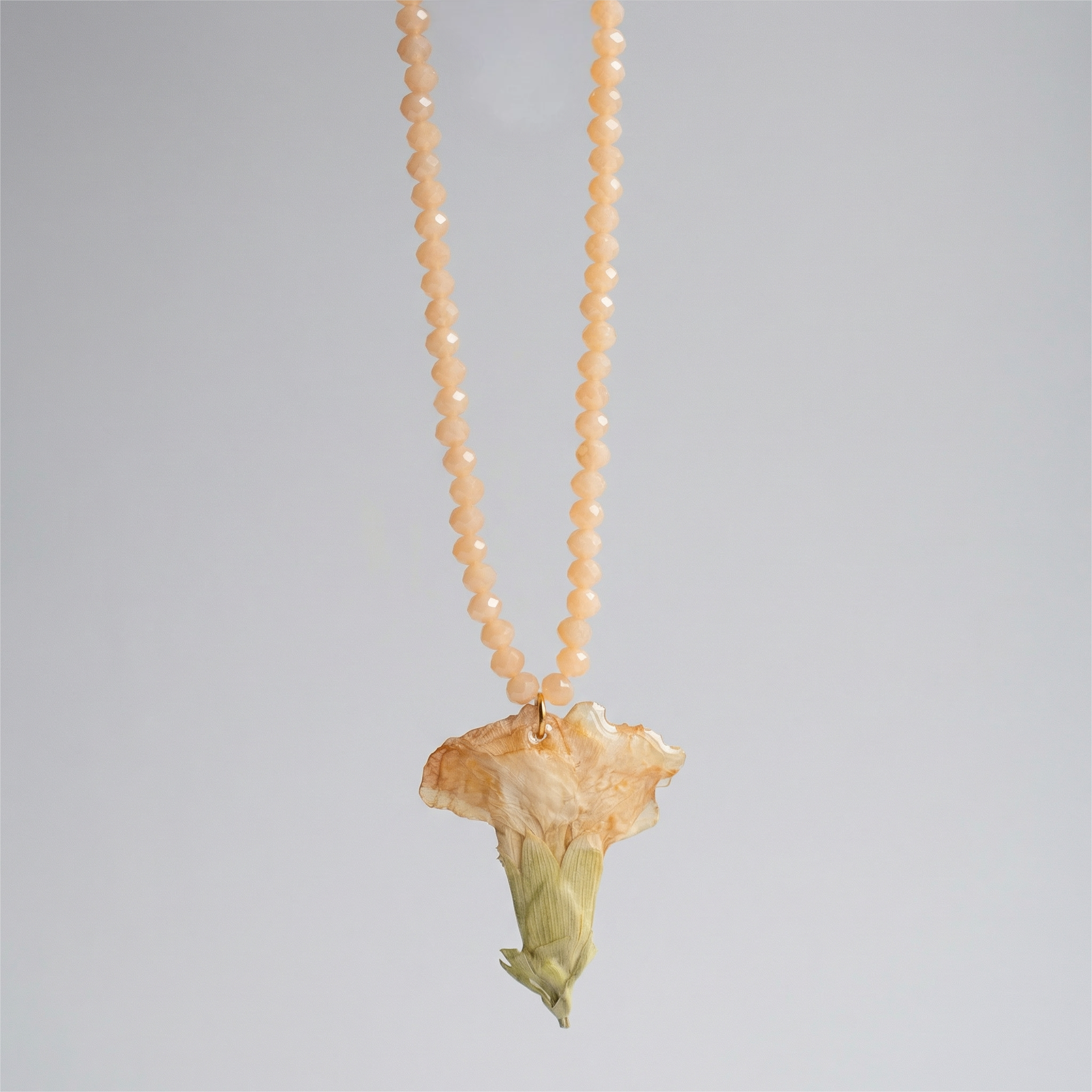 Collar clavel piedras pequeñas