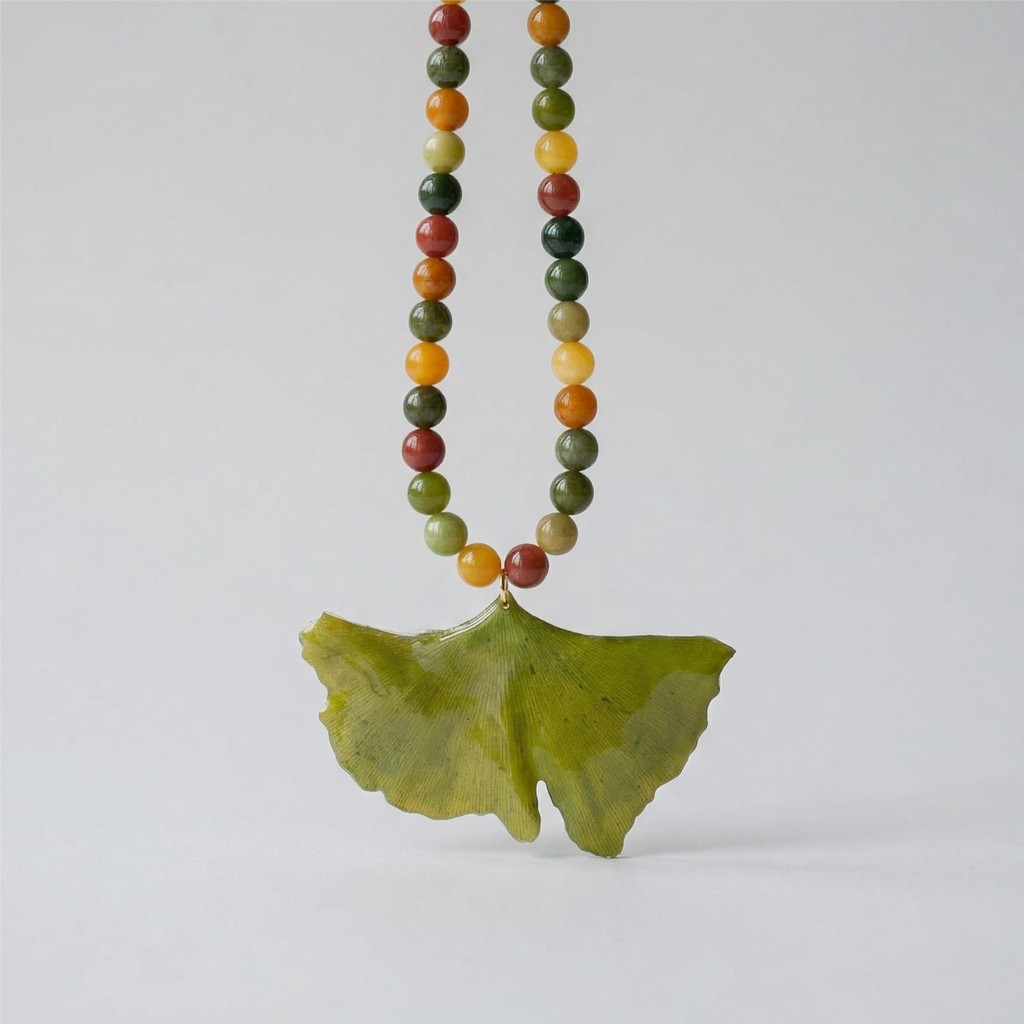 Collar corto ginkgo biloba piedras redondas