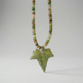 Collar corto de piedras verdes