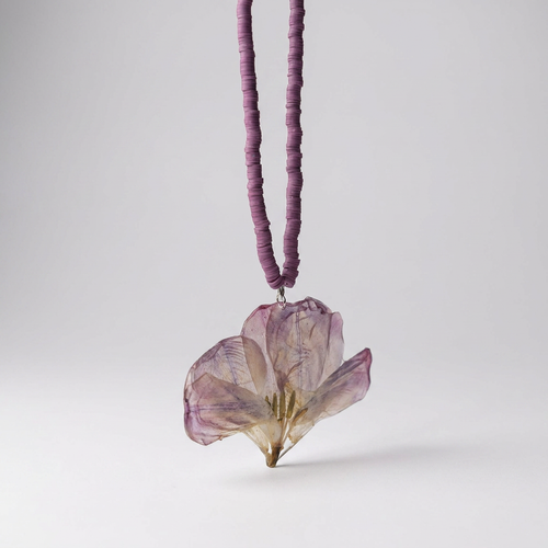 Collar corto flor grande