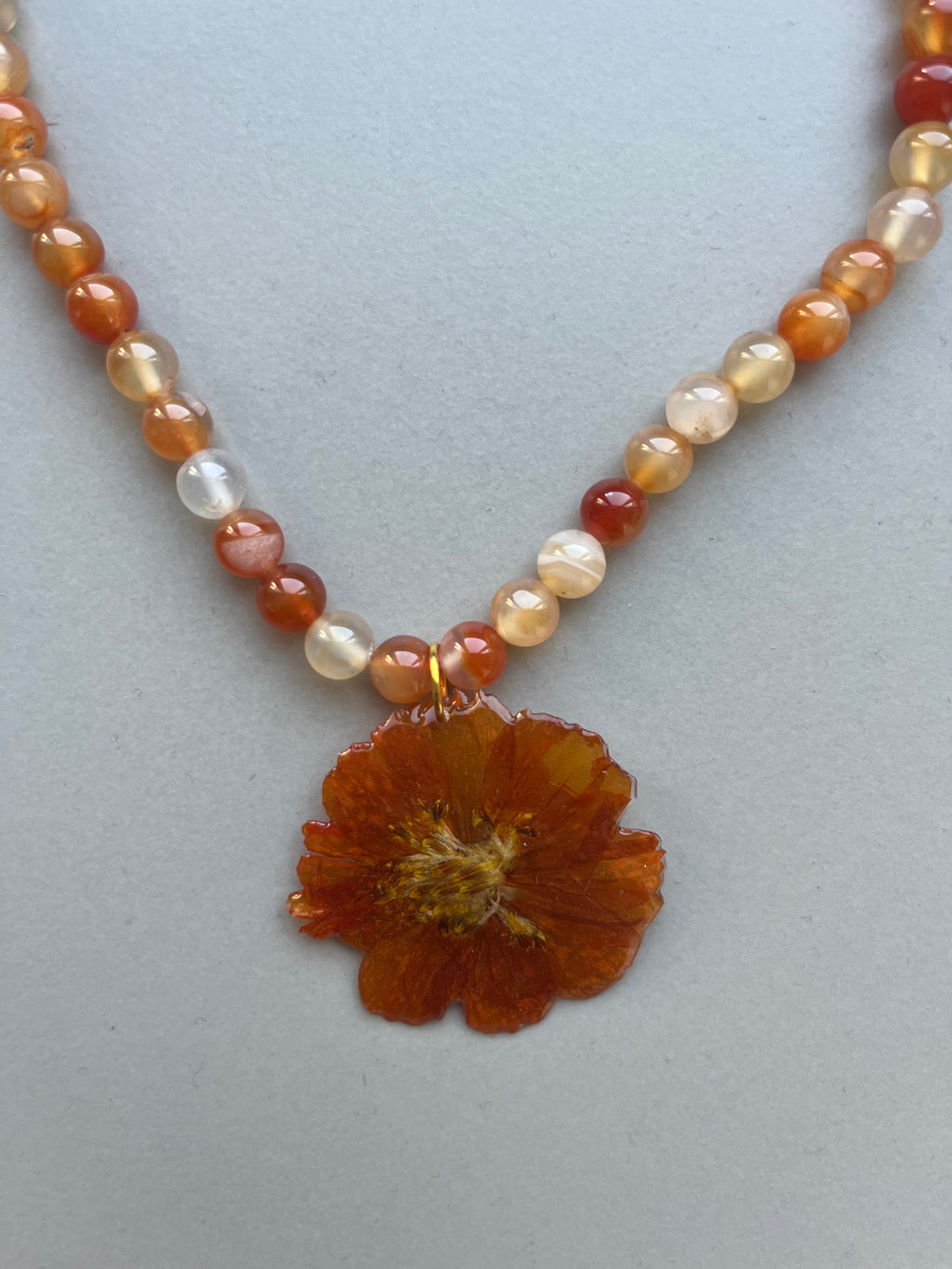 Collar corto flor naranja