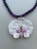 Collar corto orquídea blanca