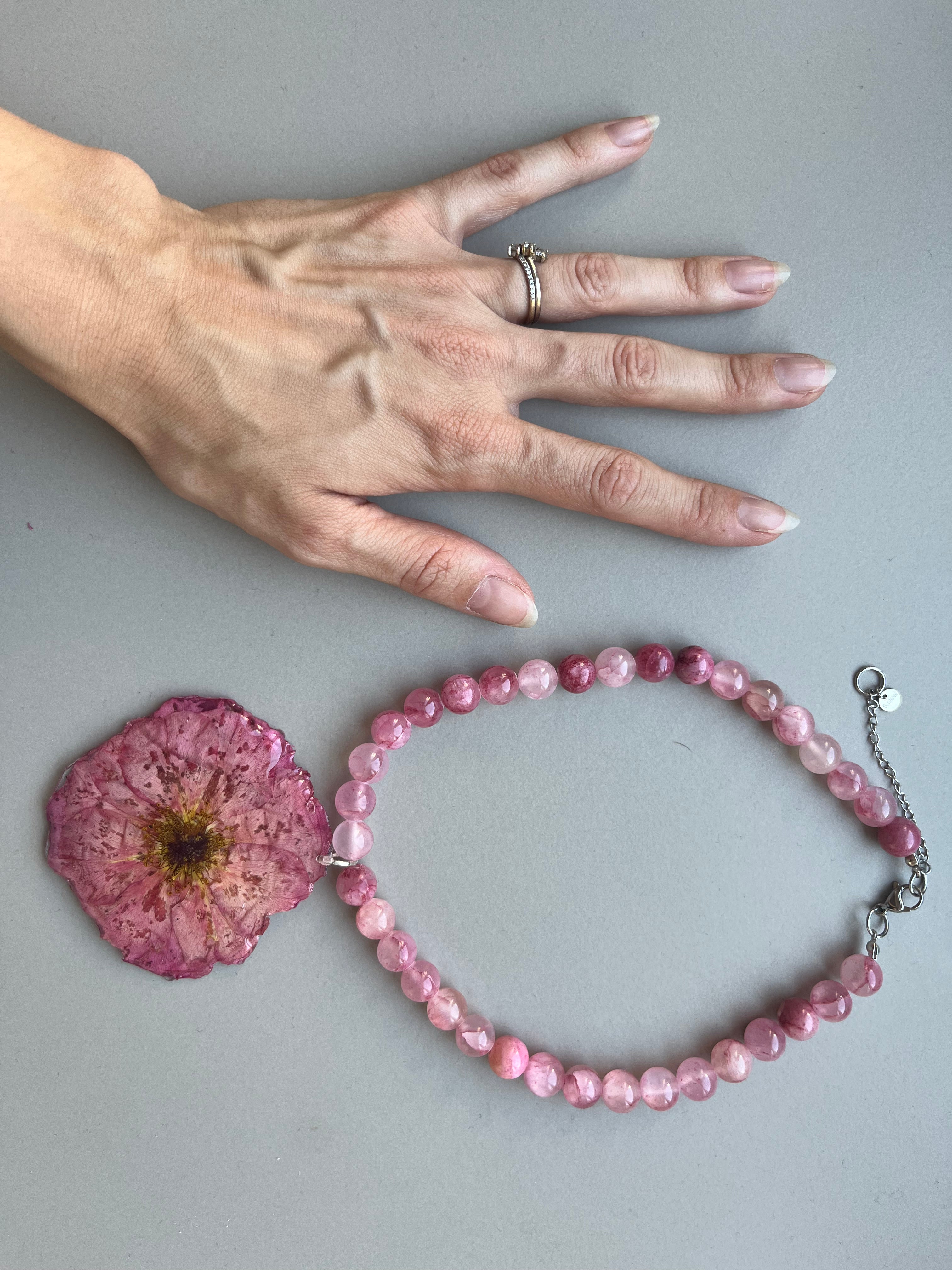 Collar corto rosa rosa
