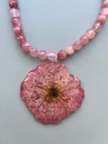 Collar corto rosa rosa