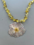 Collar largo amarillo flor rosa