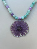 Collar corto margarita violeta