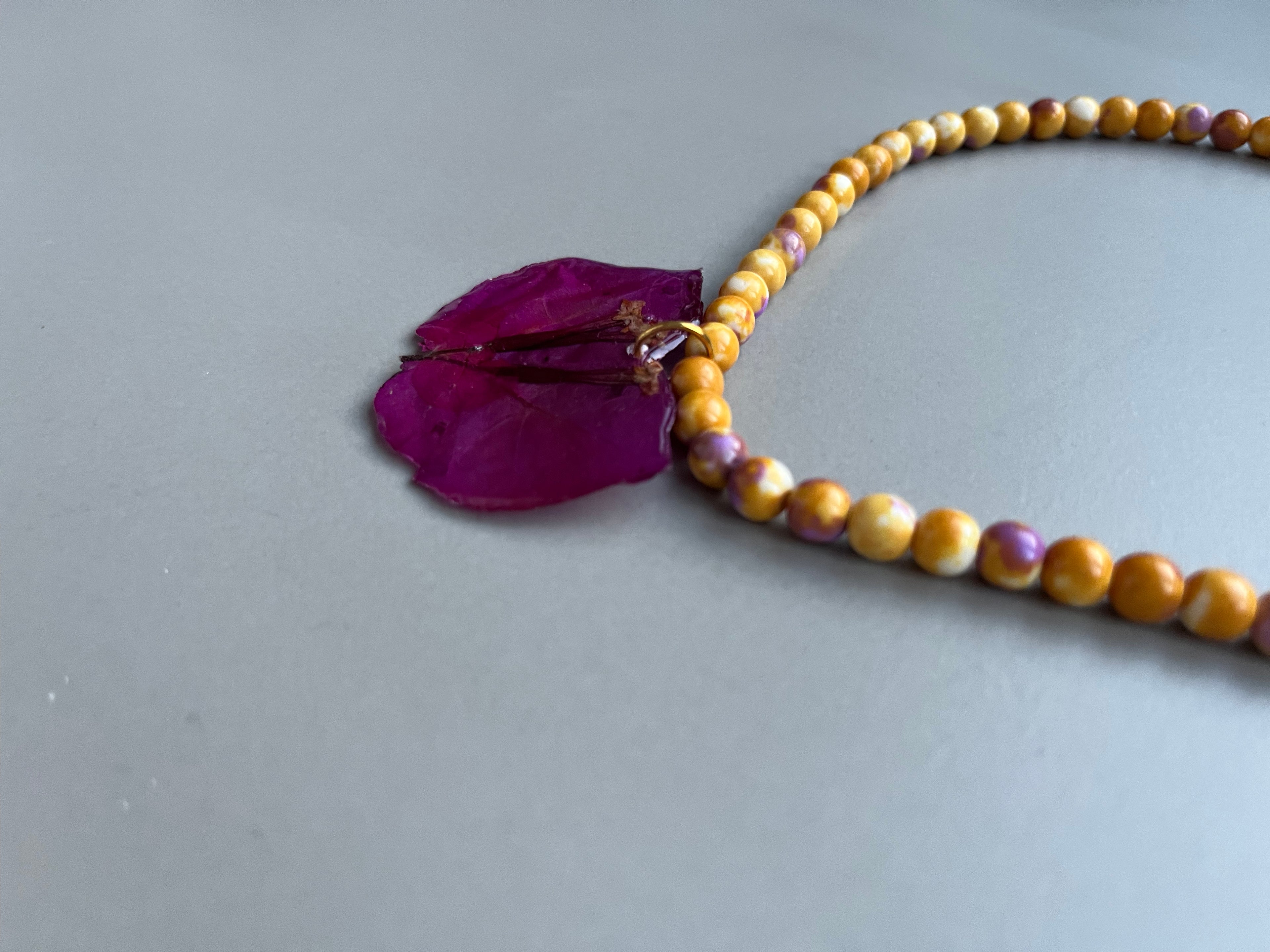 Collar corto buganvilla