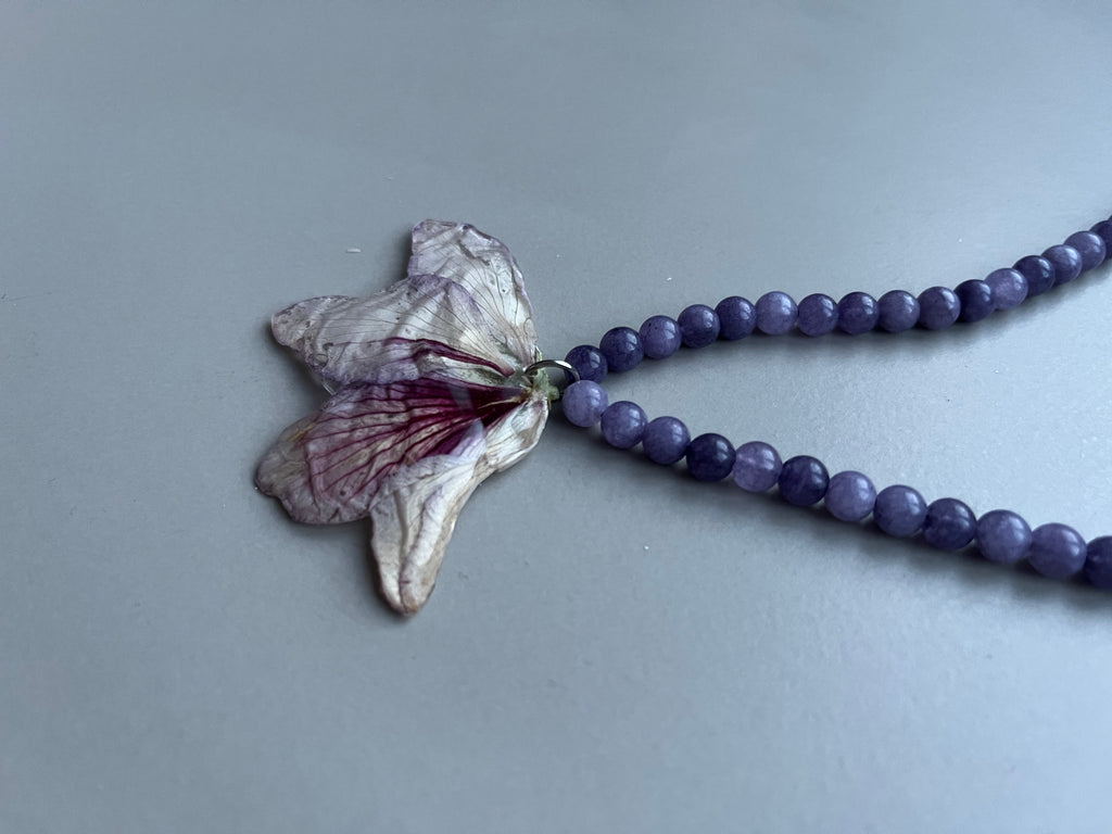 Collar corto flor iris