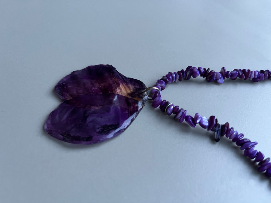 Collar corto flor vino