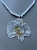 Collar corto orquídea perlada