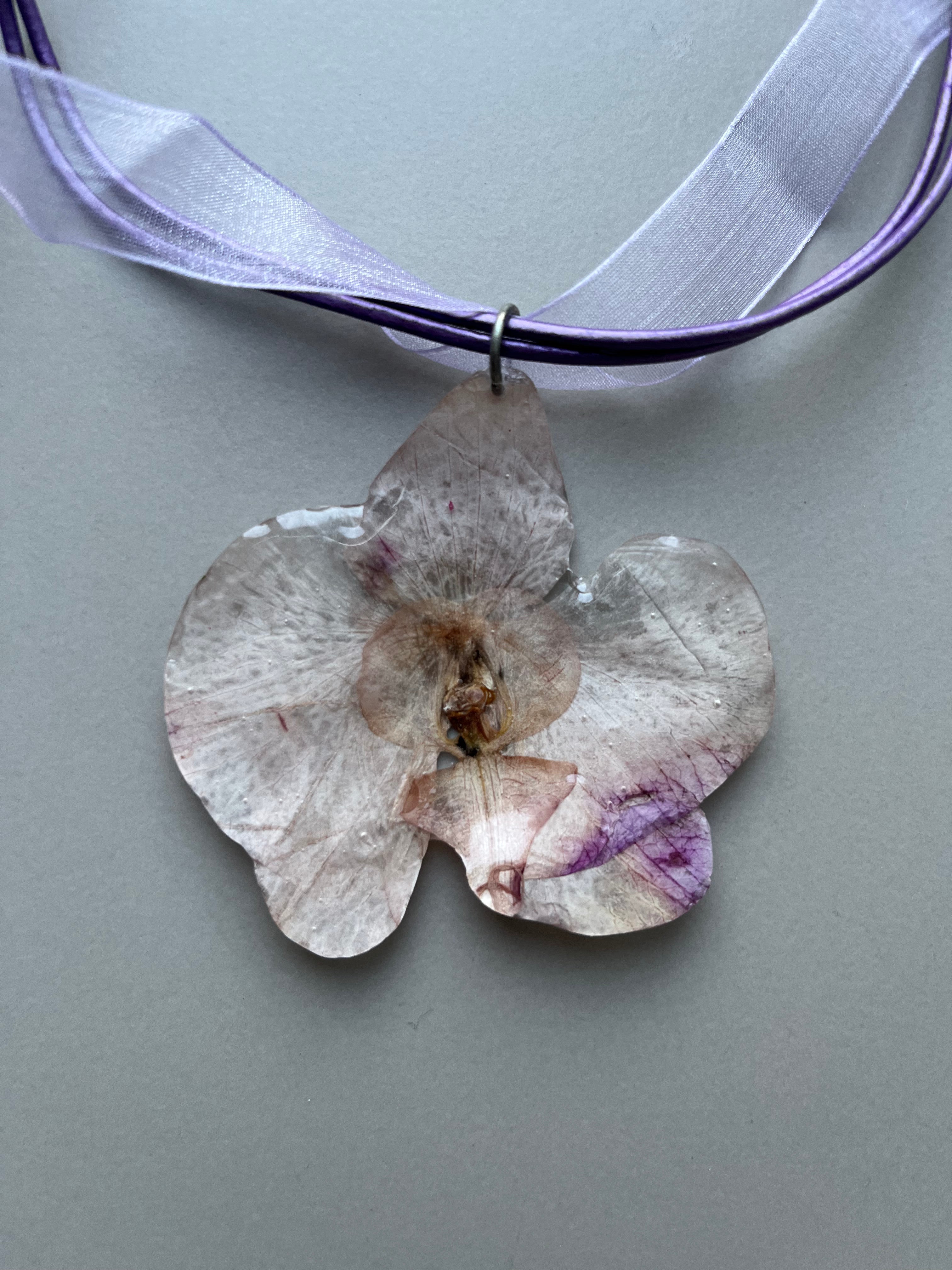 Gargantilla cinta orquídea