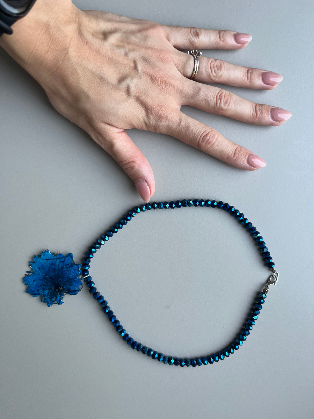 Collar corto flor azul