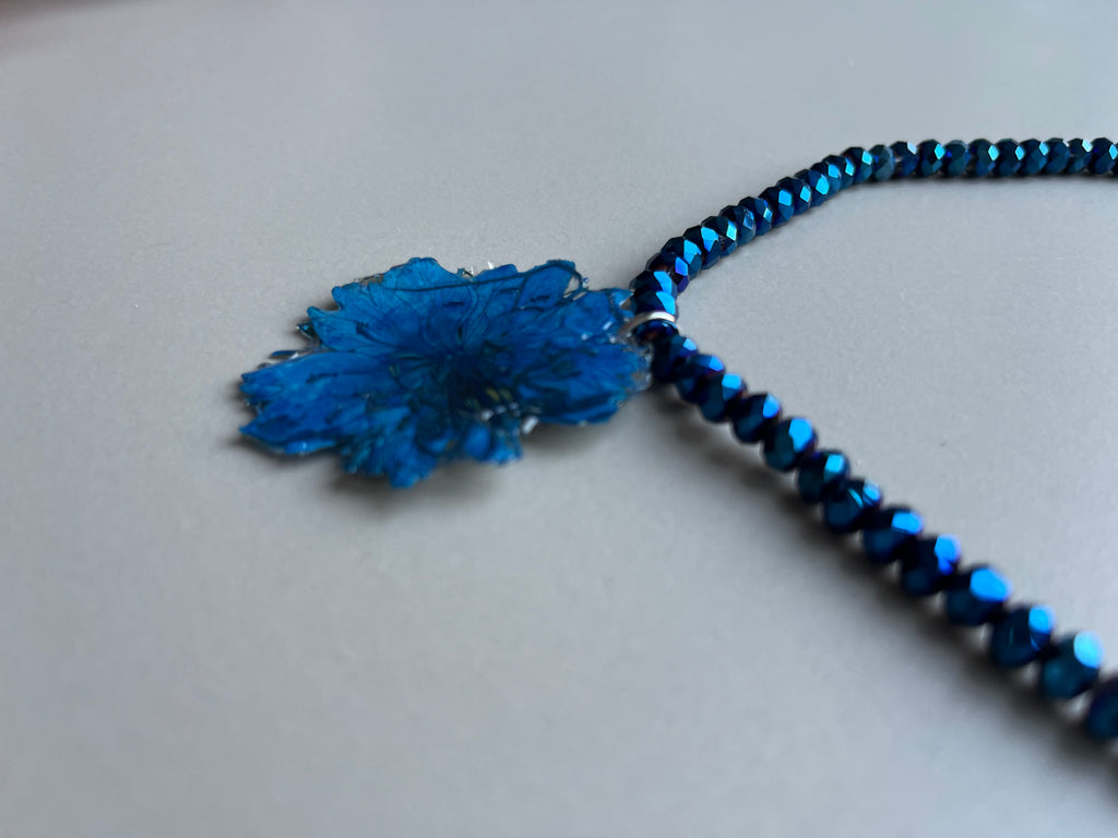 Collar corto flor azul