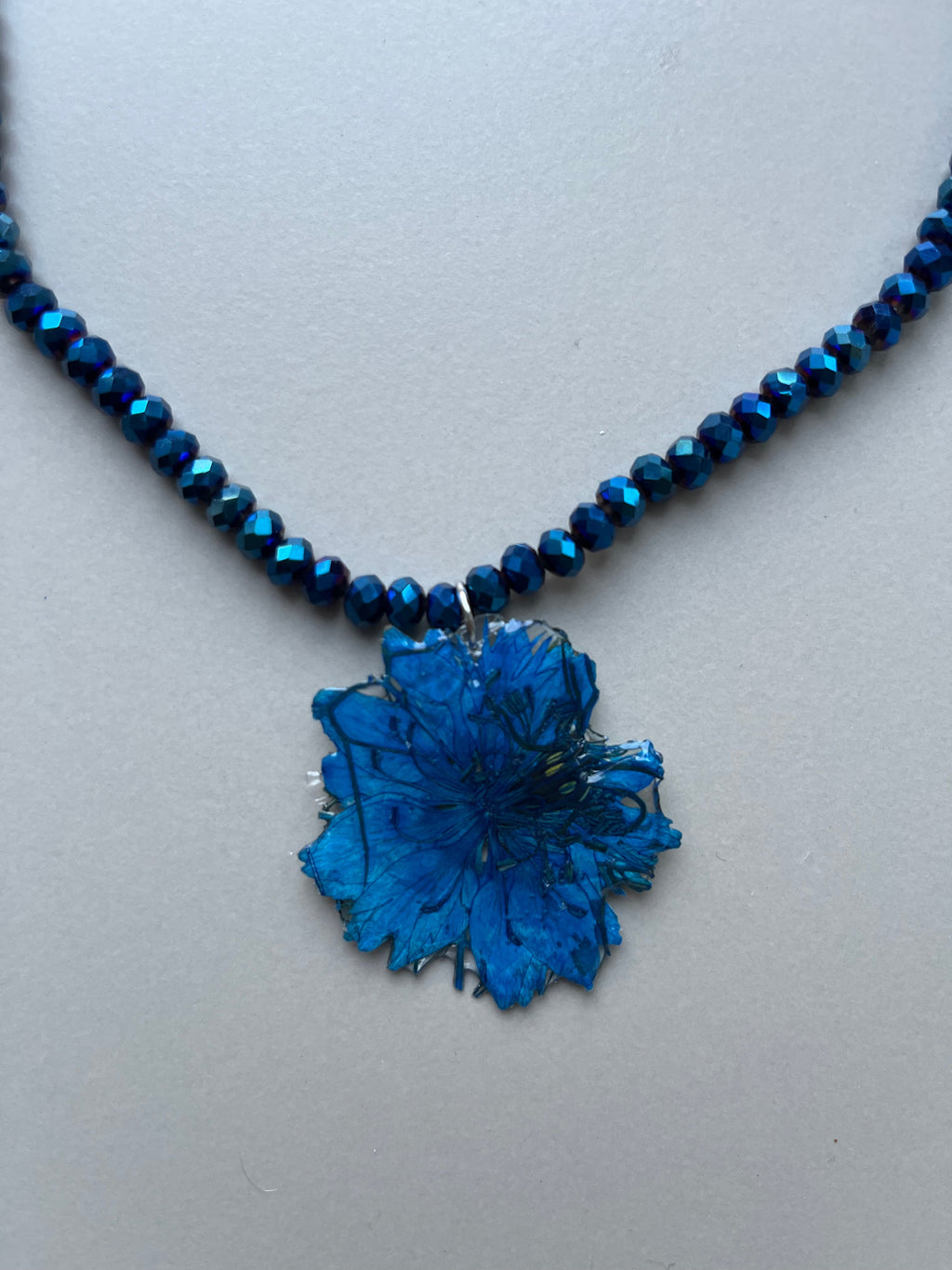 Collar corto flor azul