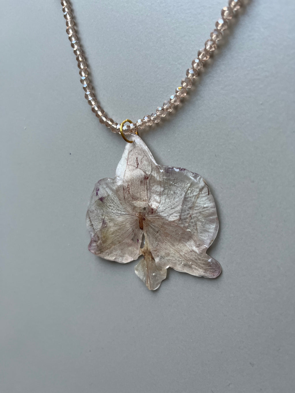Collar corto orquídea rosa palo