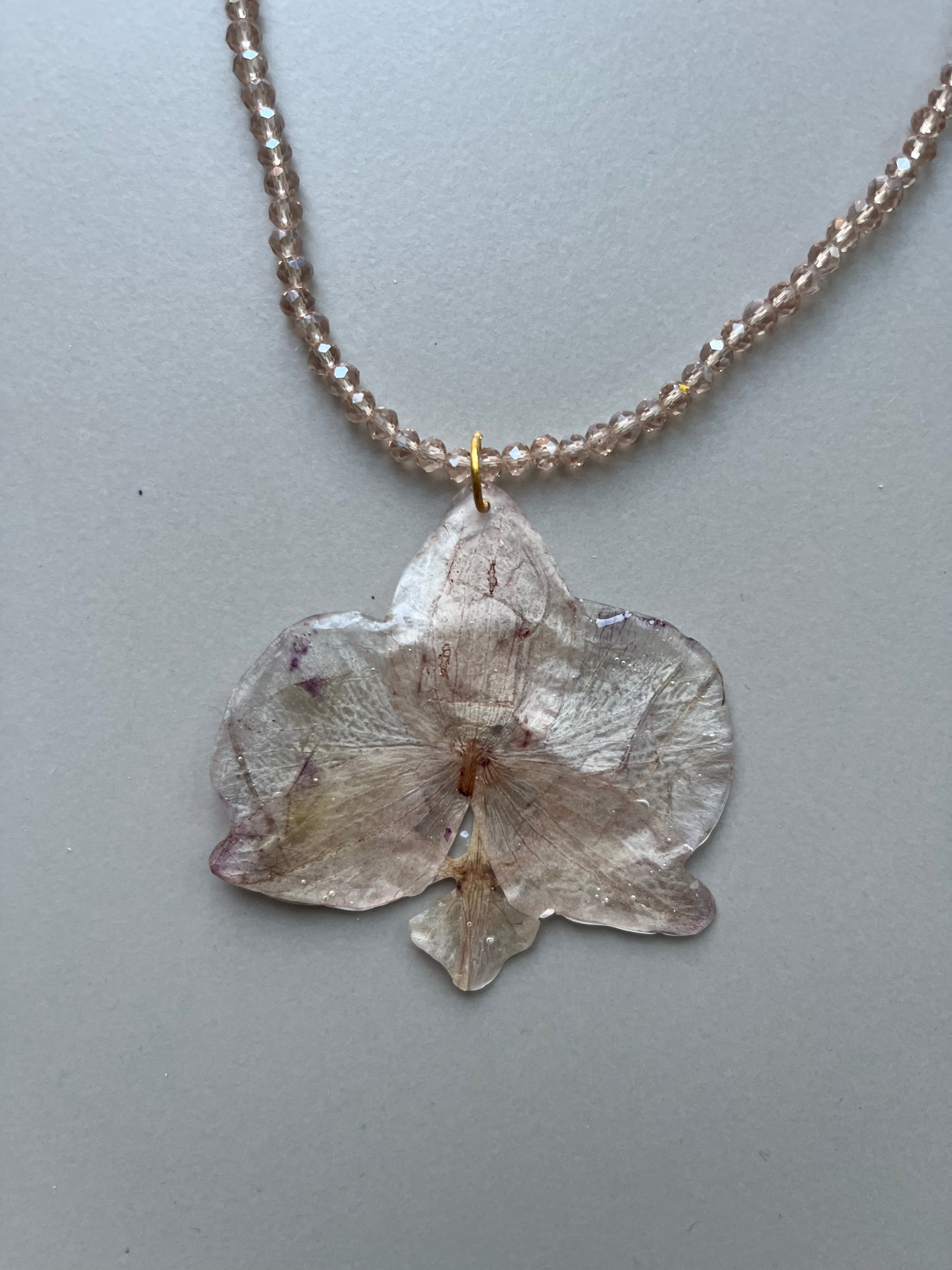 Collar corto orquídea rosa palo