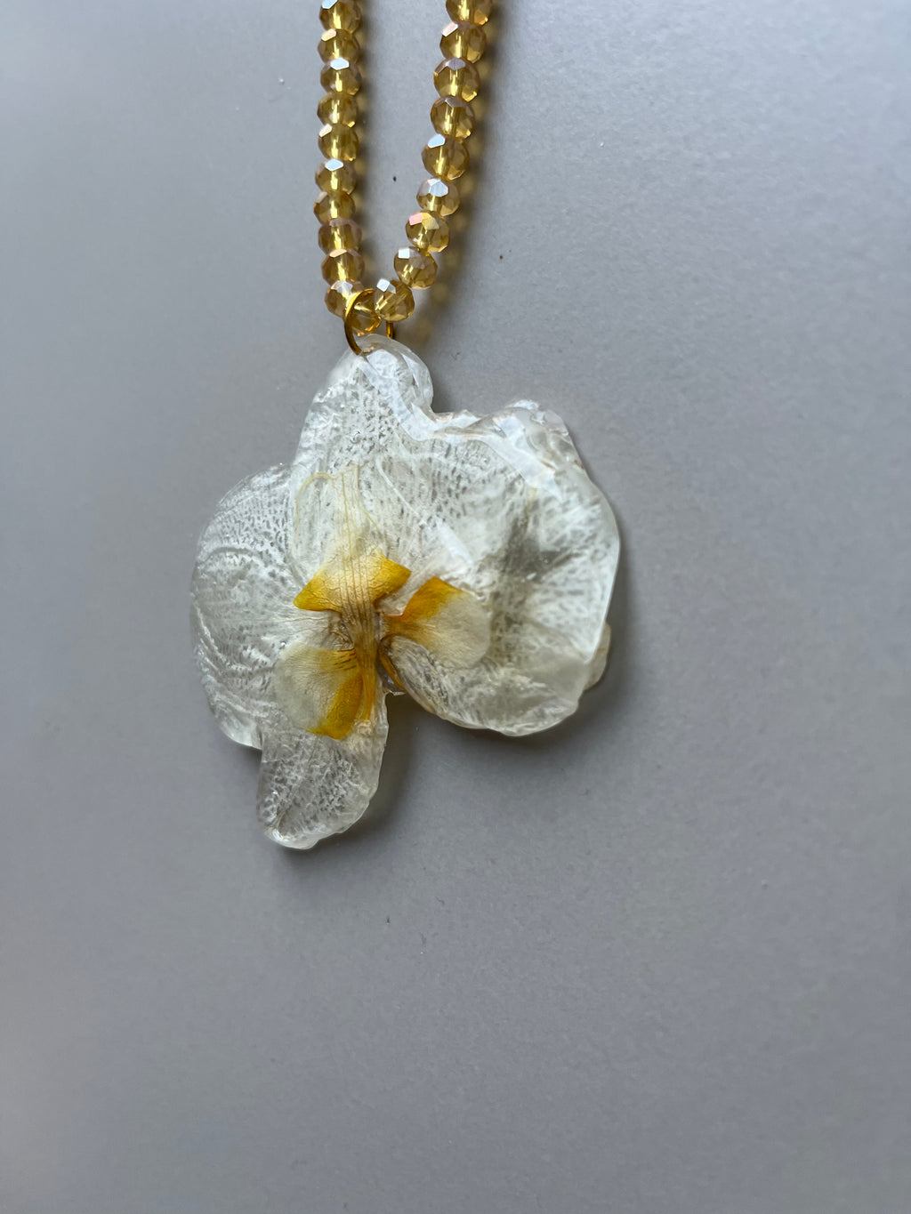 Collar largo orquídea