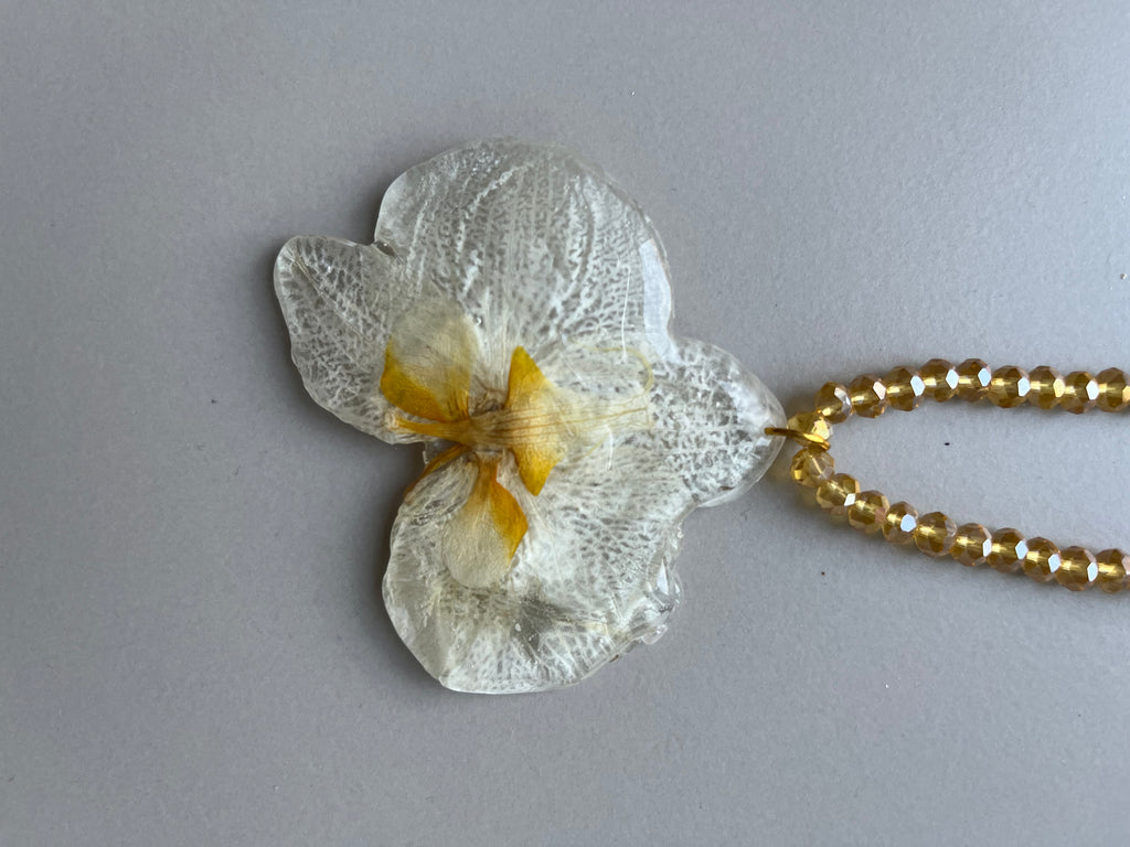 Collar largo orquídea