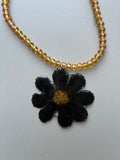 Collar corto margarita negra