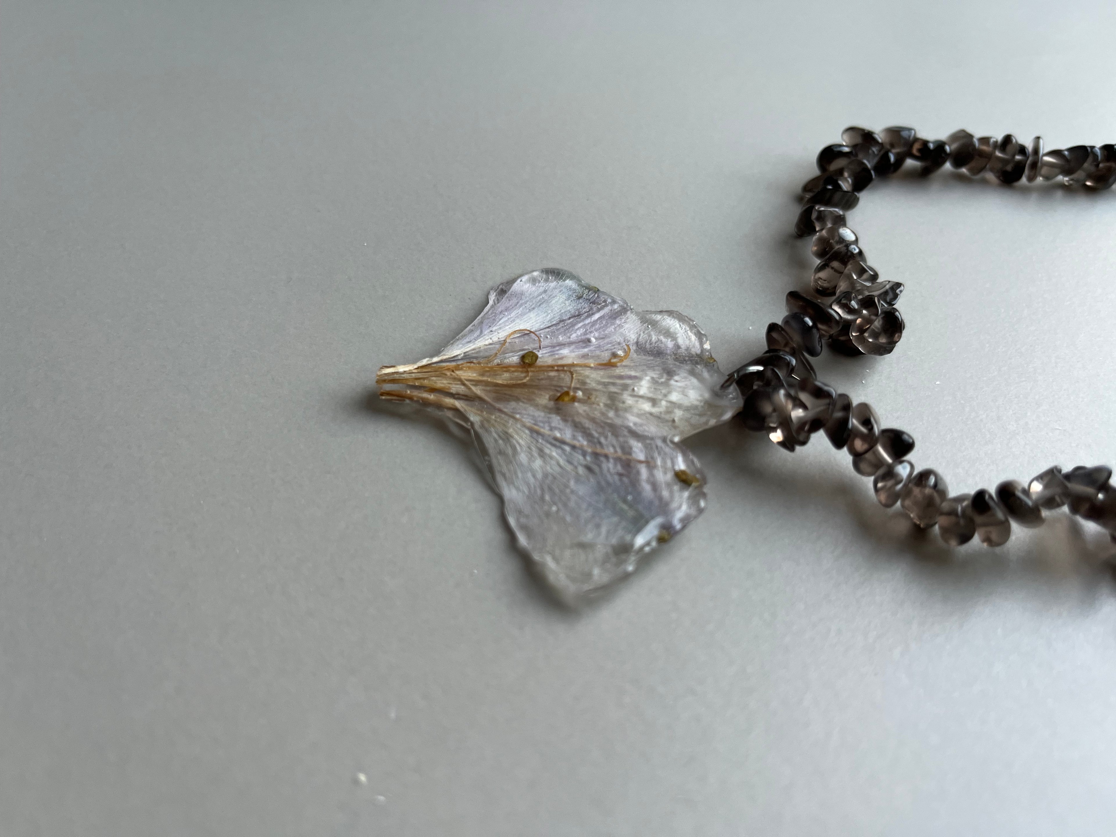 Collar corto flor bígaro