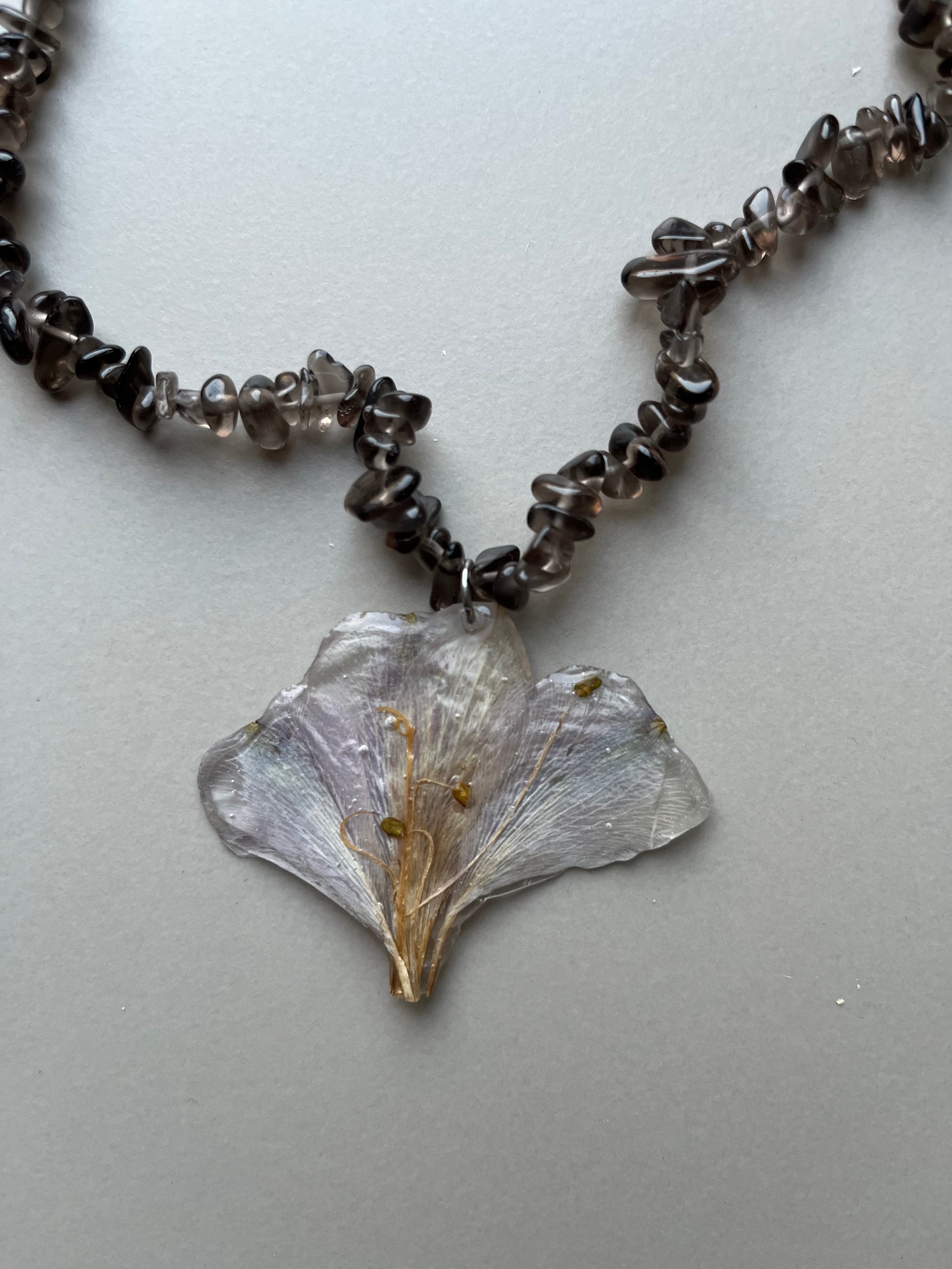 Collar corto flor bígaro