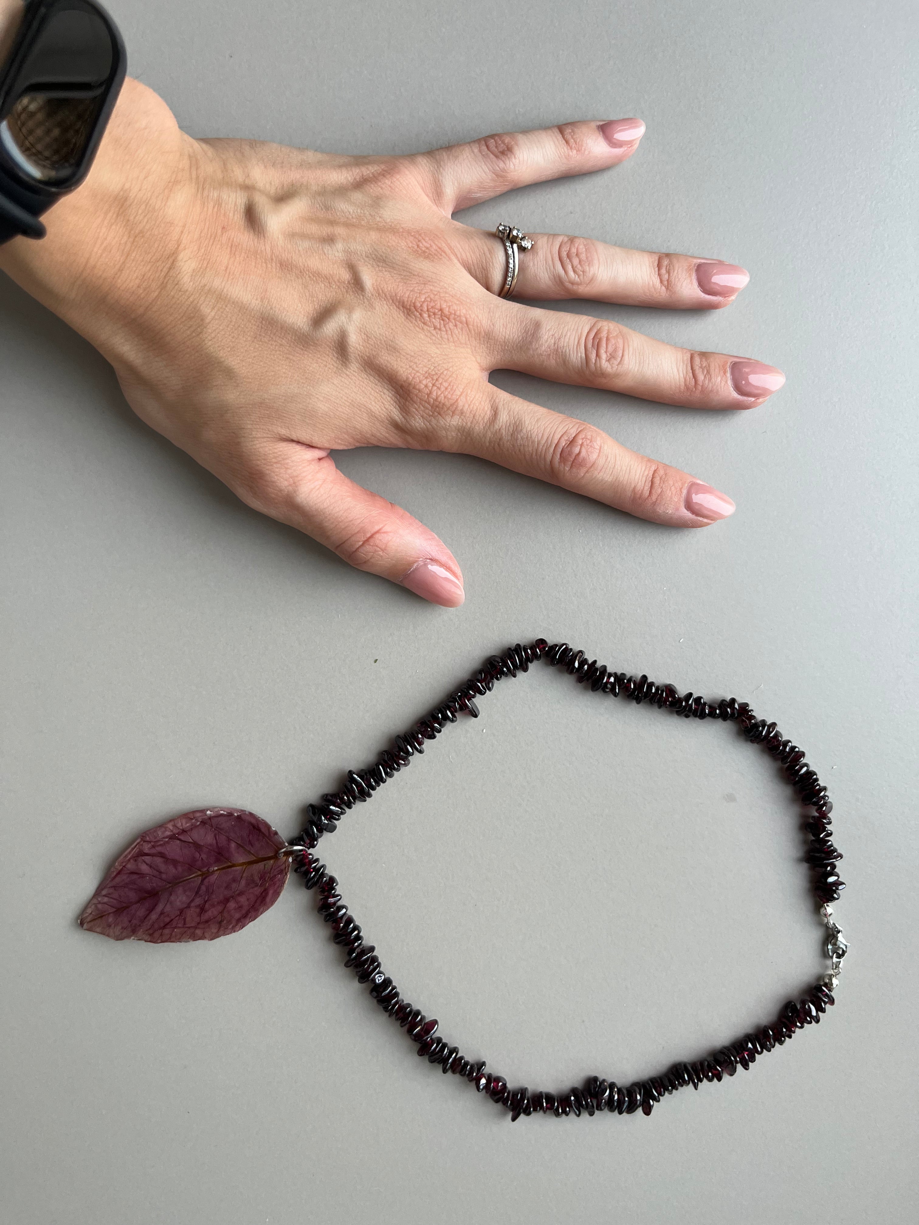 Collar corto hoja morada
