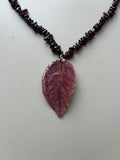 Collar corto hoja morada