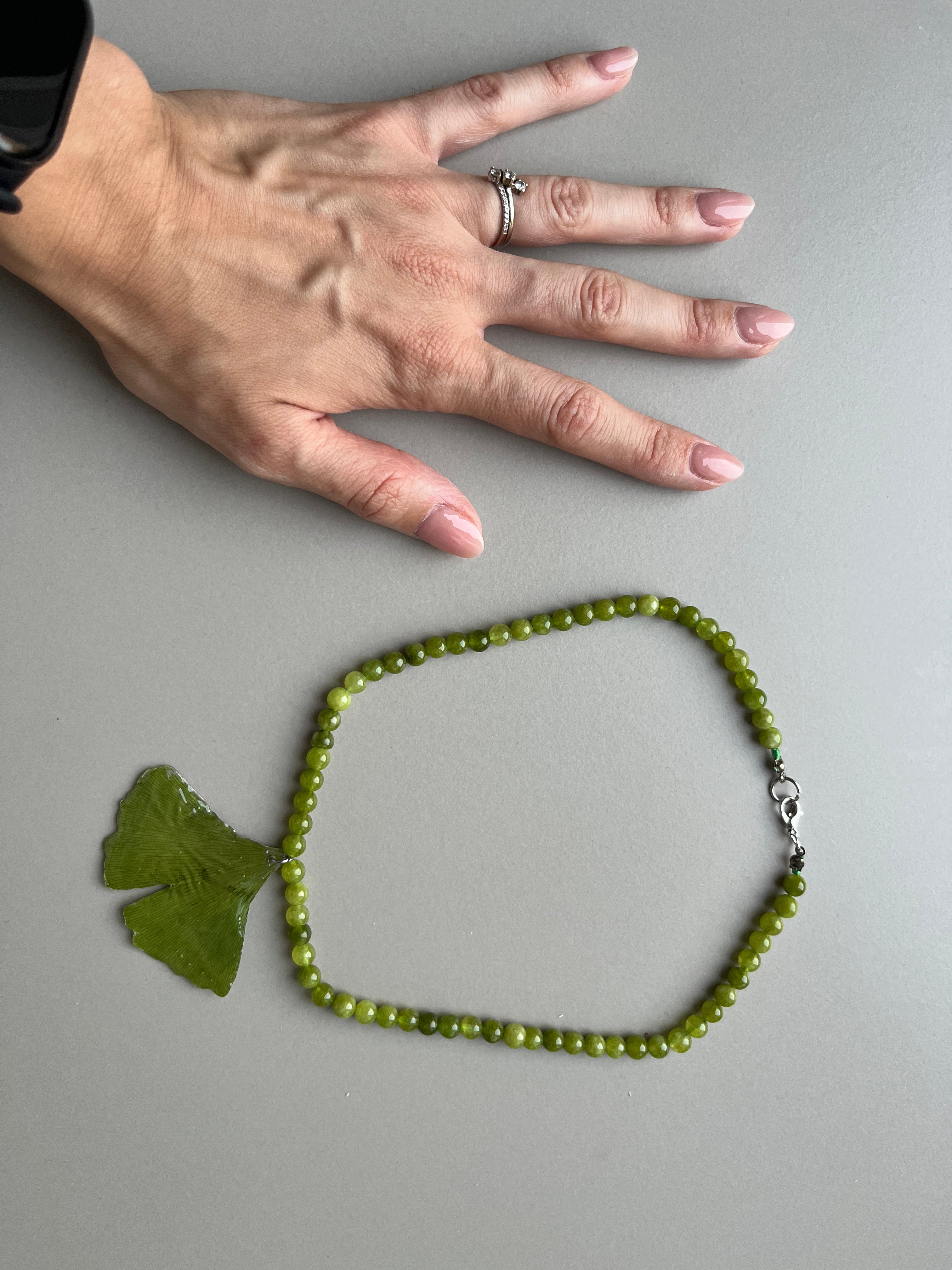 Collar corto verde Ginkgo Biloba