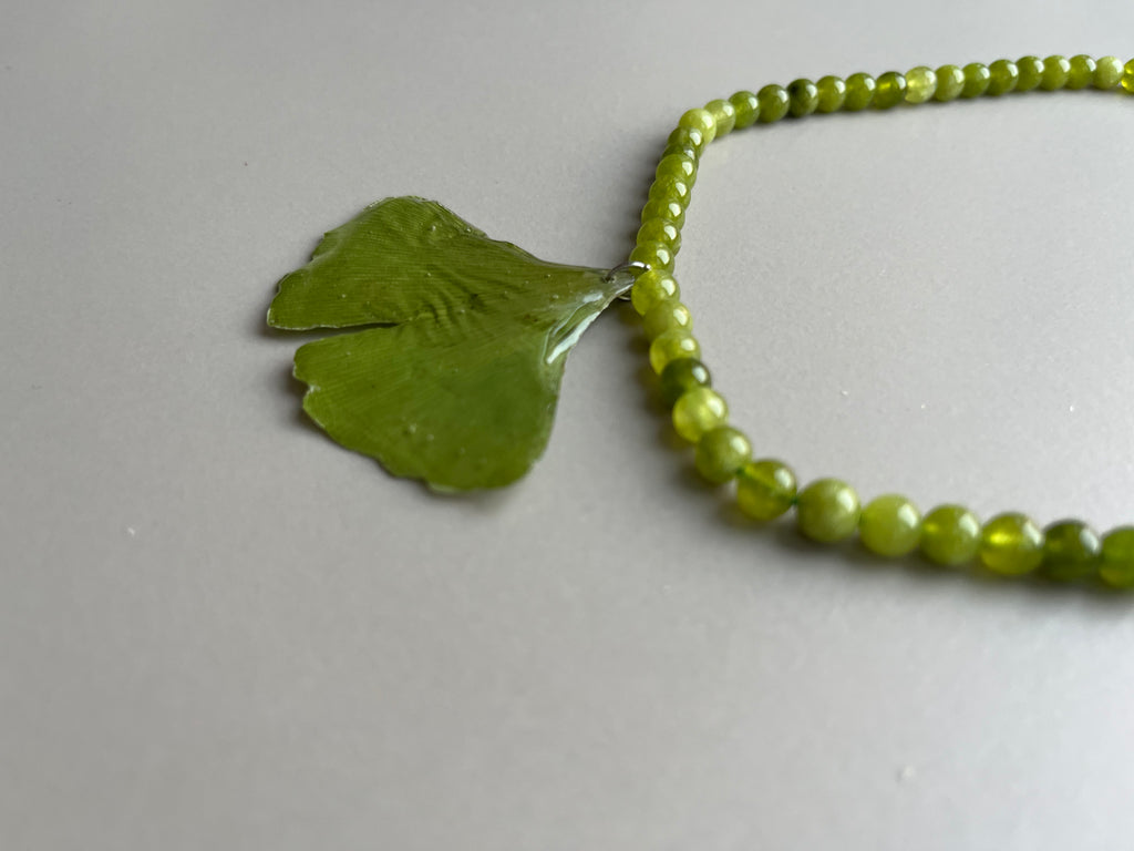 Collar corto verde Ginkgo Biloba
