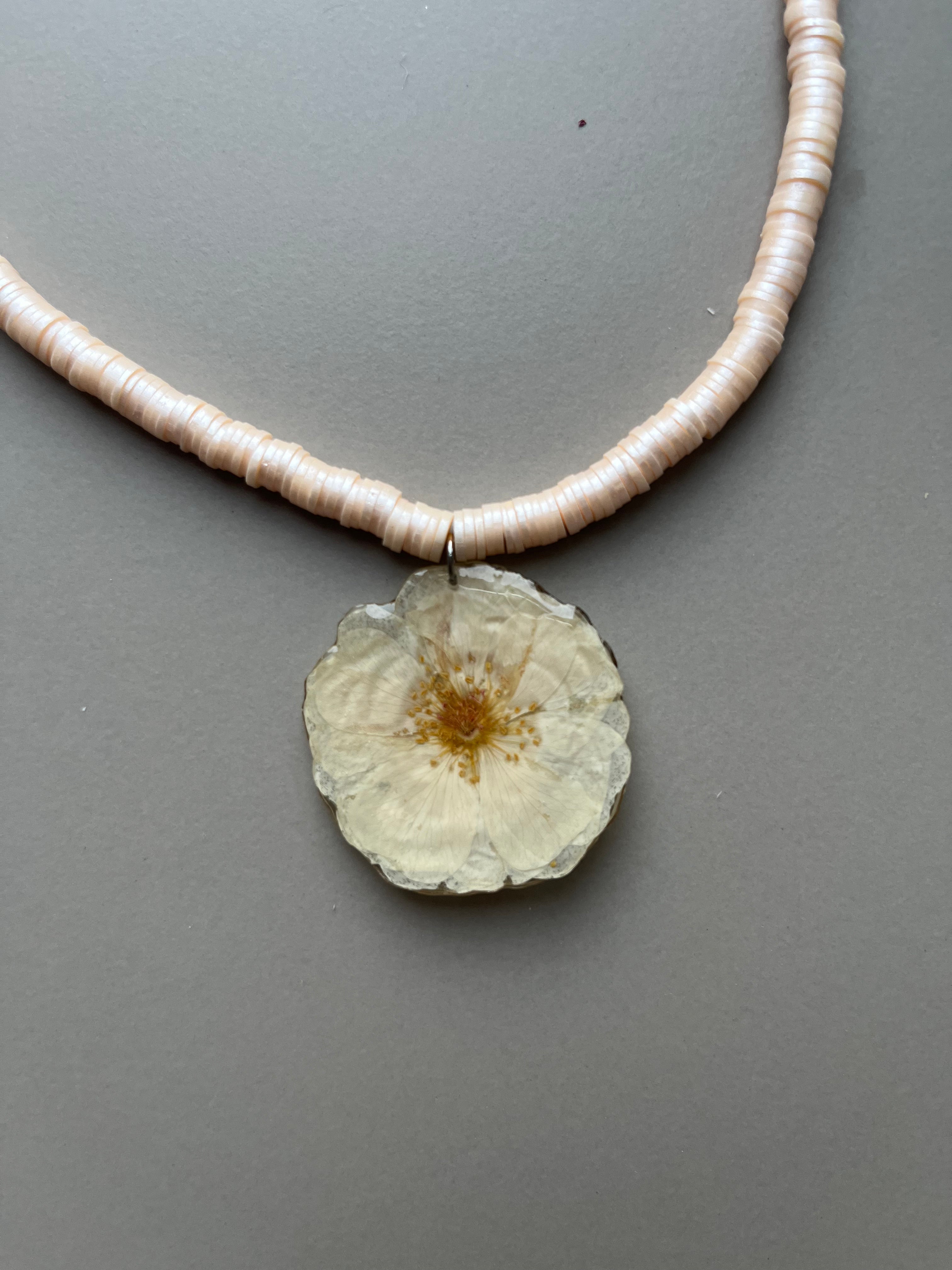 Collar corto goma rosa pequeña
