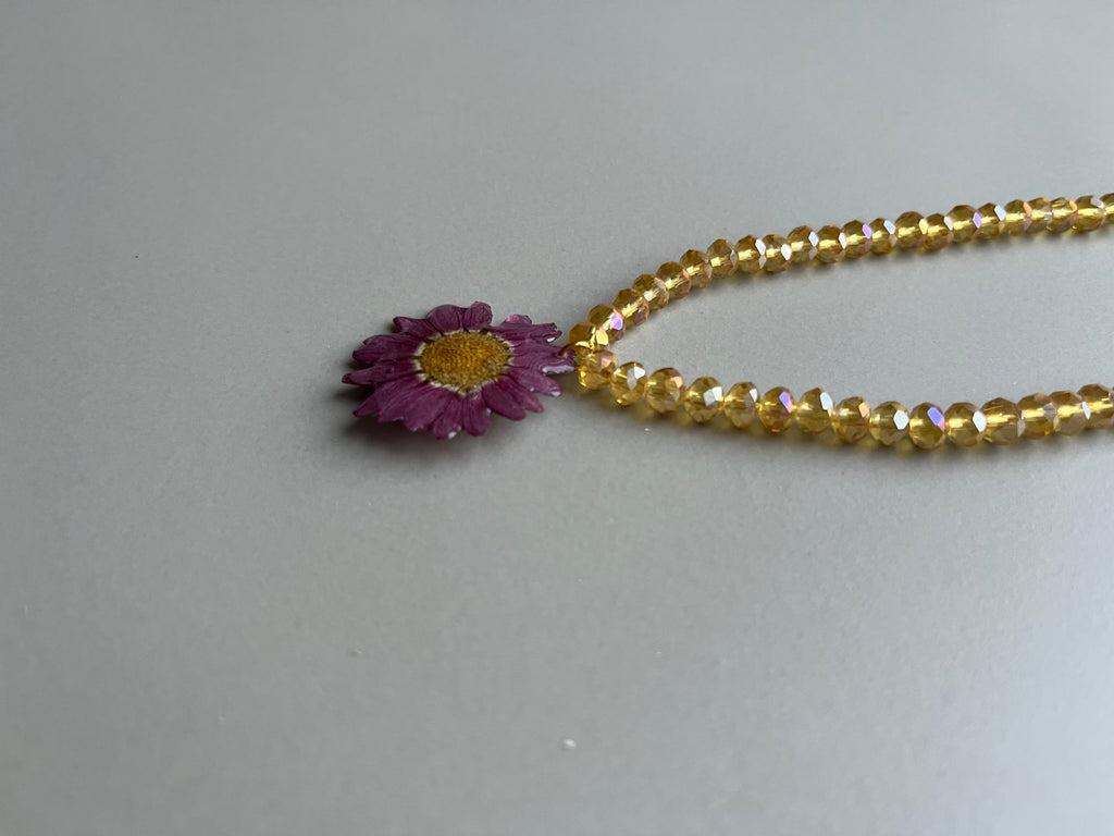 Collar corto margarita pequeña