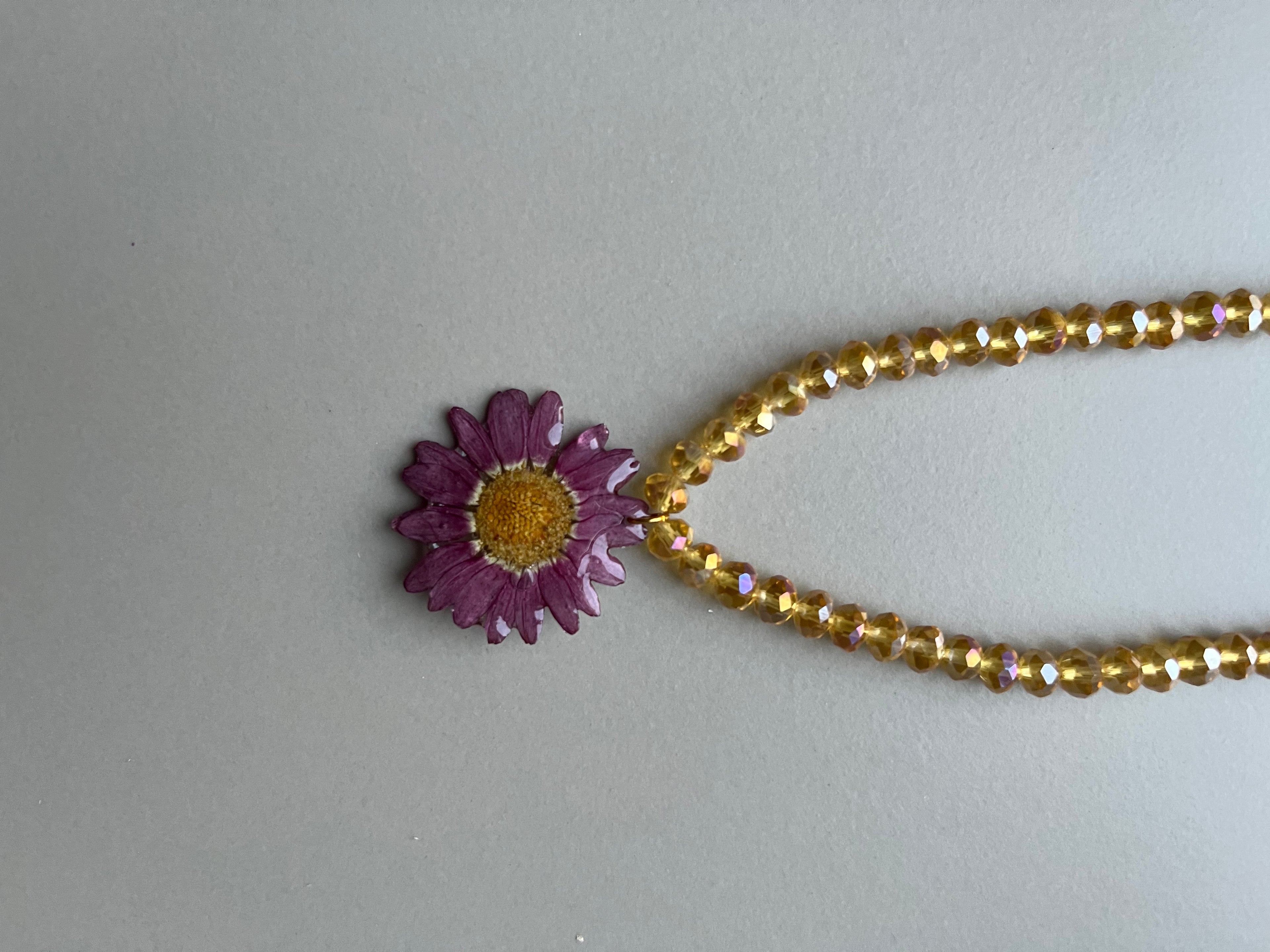 Collar corto margarita pequeña