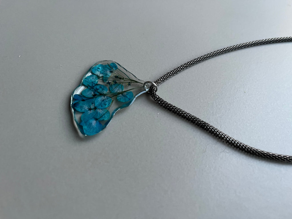 Collar corto flor azul