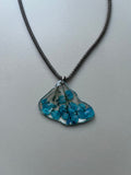 Collar corto flor azul