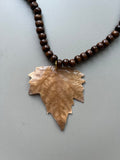 Collar corto hoja arce