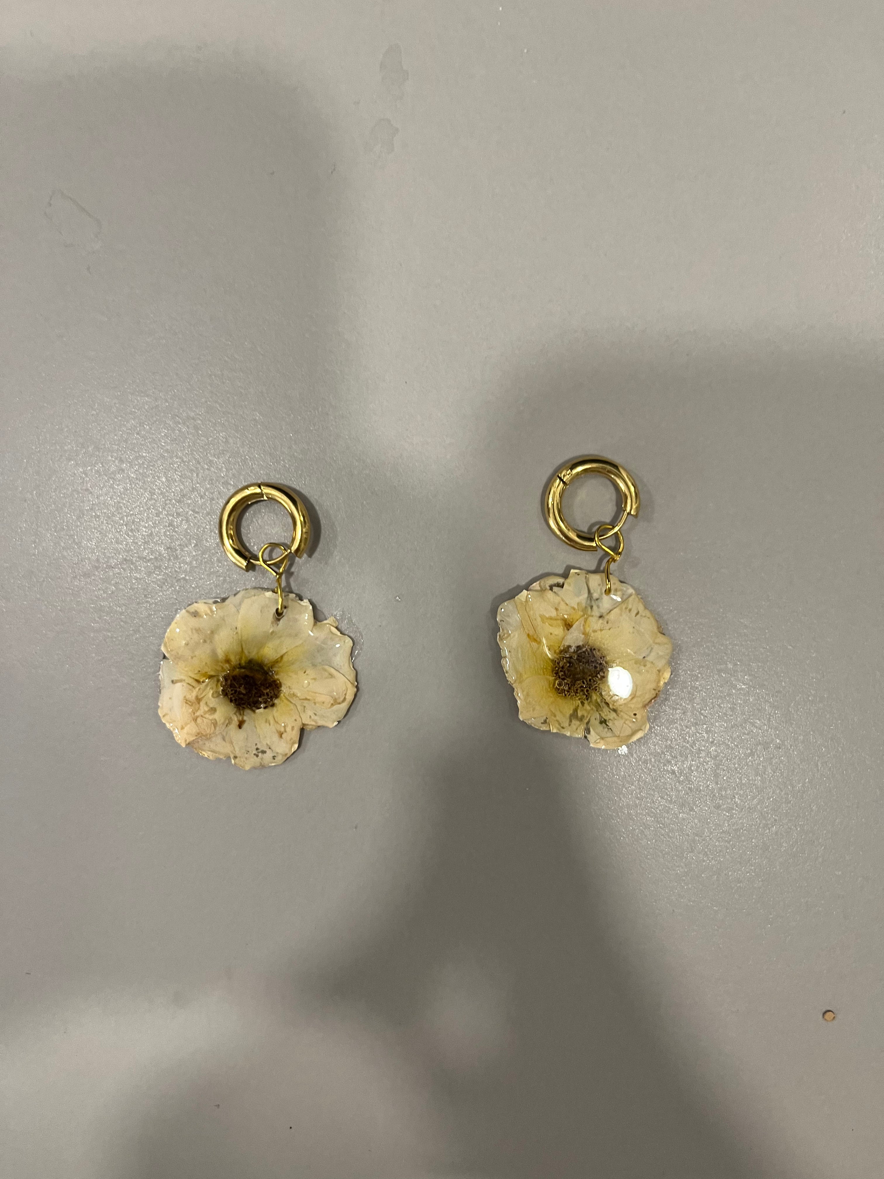 Pendientes rosas pequeñas