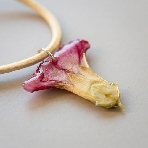 Collar corto clavellina