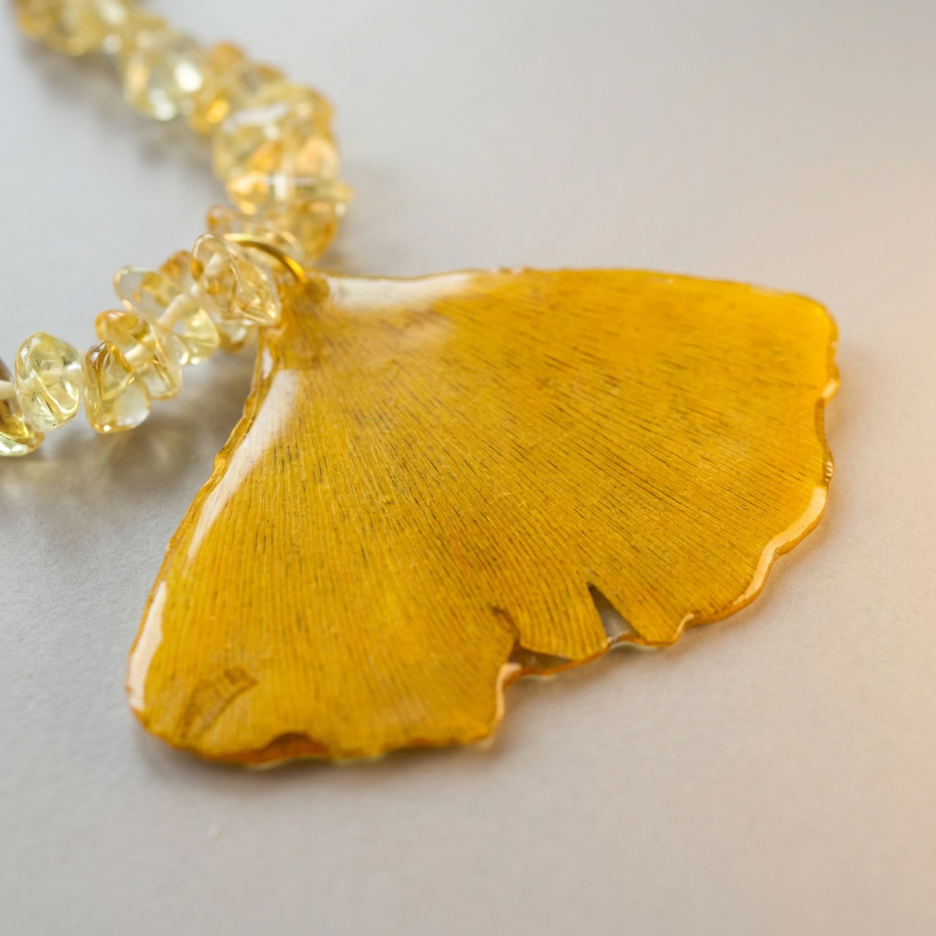 Collar corto ginkgo biloba