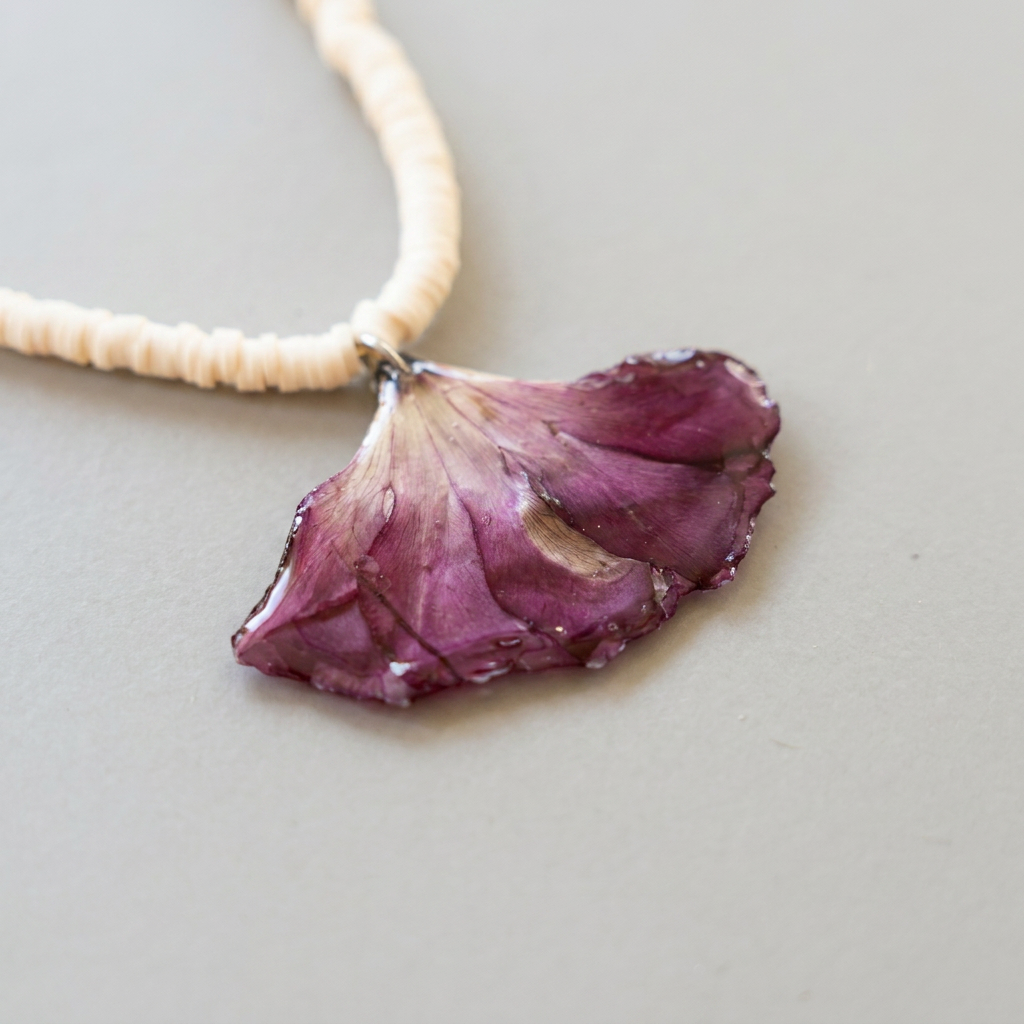 Collar corto goma geranio