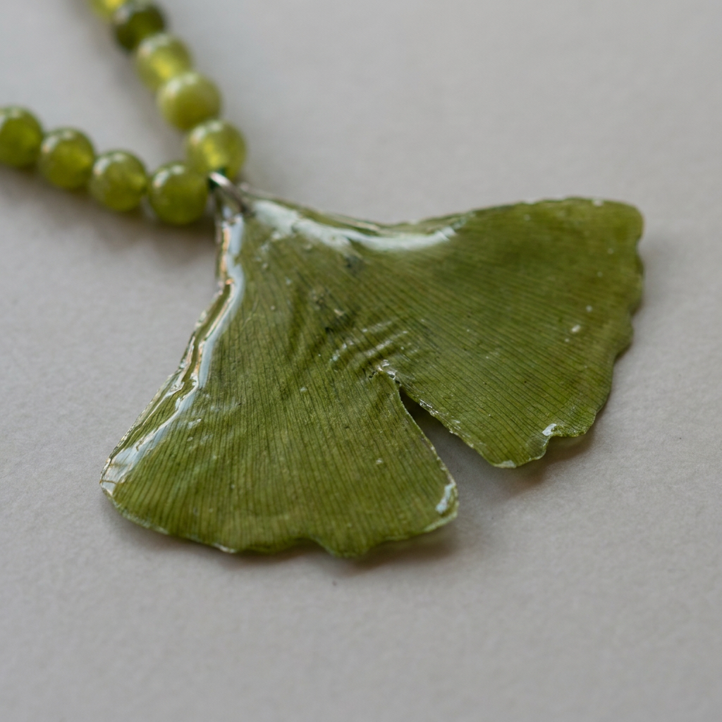 Collar corto ginkgo biloba