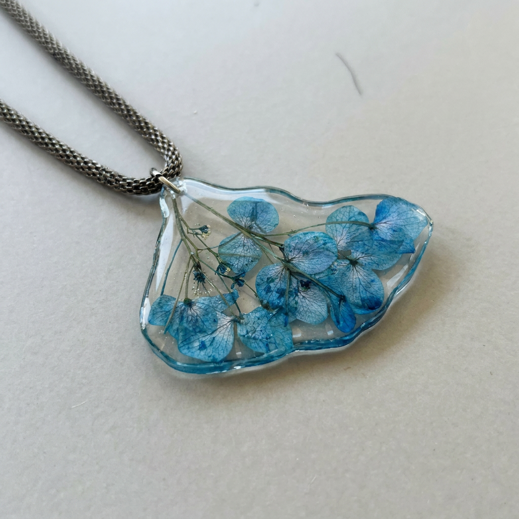 Collar corto flores azules