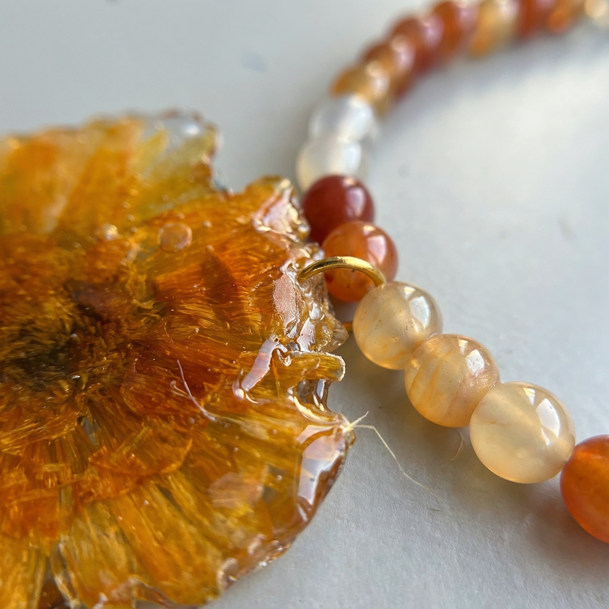 Collar corto margarita naranja