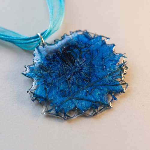 Collar corto flor azul