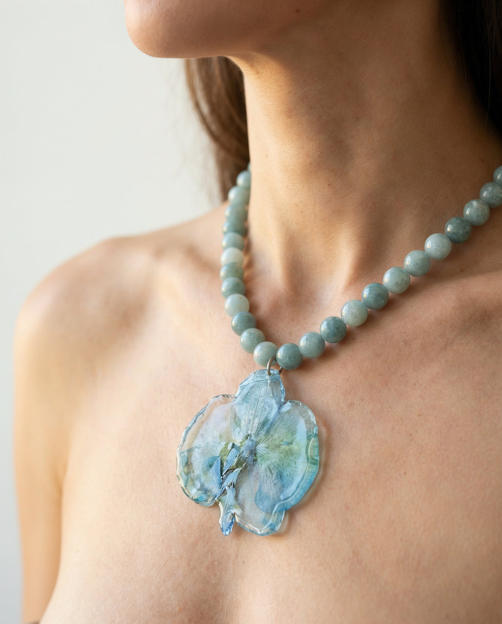 Collar corto orquídea azul