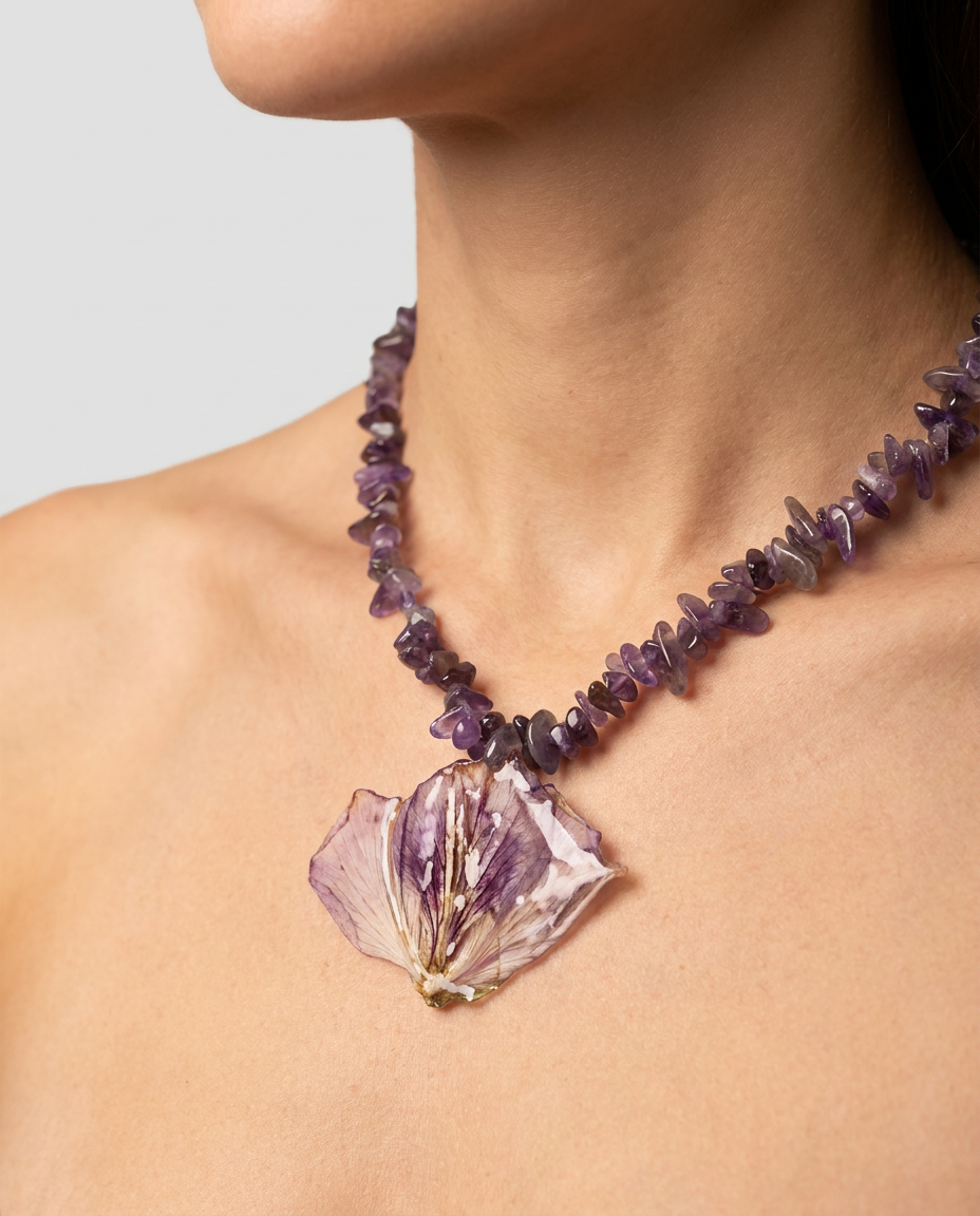 Collar corto flor malva