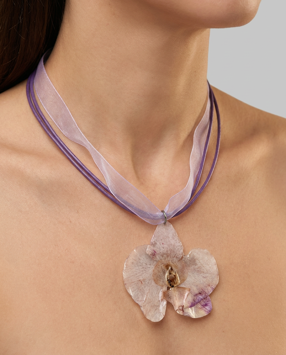 Collar corto cuero orquídea blanca